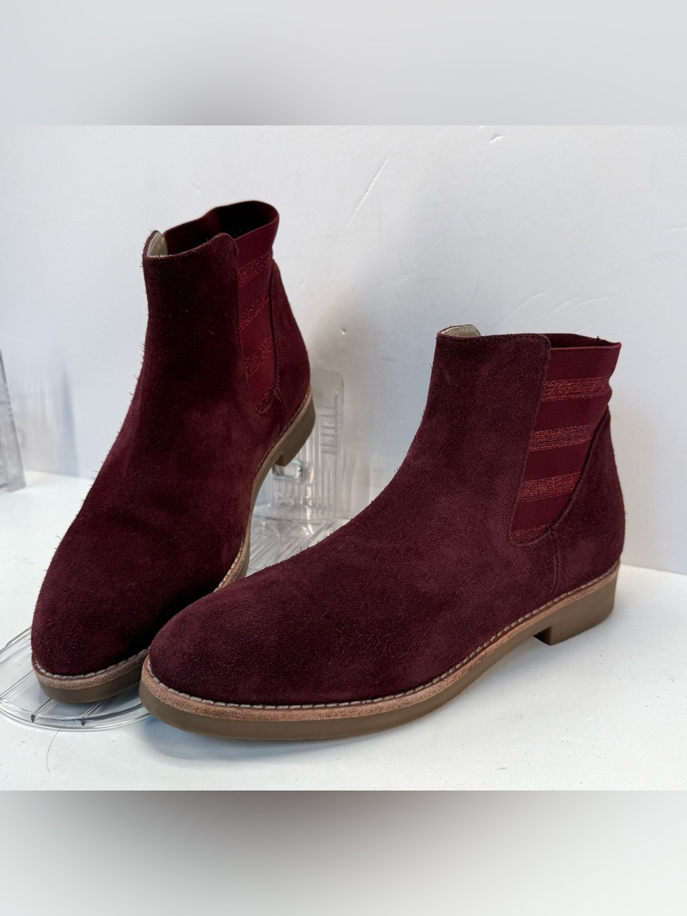 Boden women’s Suede Chukka Boots in Deep Burgundy size 7.5